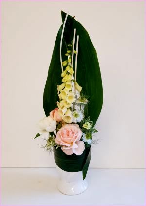 Fleurs en cage de feuilles