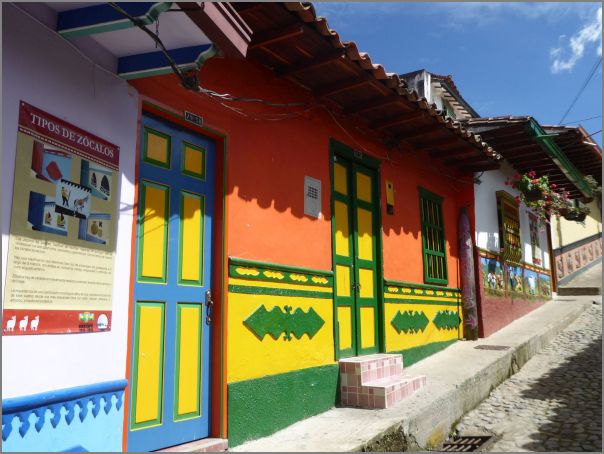 Voyage 2018 avec Nelly en Colombie : façades colorées